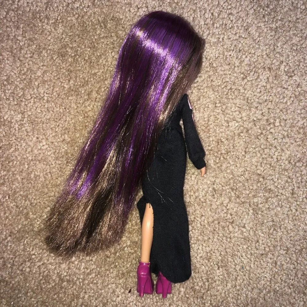 Bratz Featherageous Yasmin Doll With Dress And Shoes Outfit